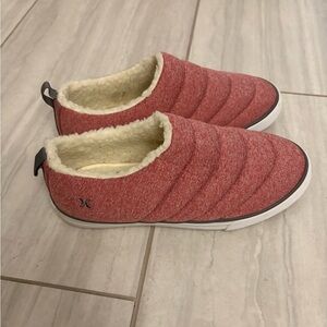 Hurley Arlo Puff Clogs Women's Shoes Slip On Faux Fur Lined Red/pink
